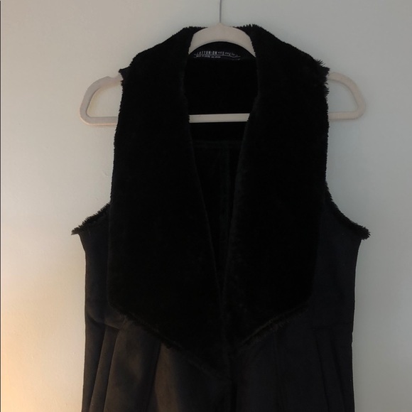 Cozy Black Vest • Faux Fur lined, faux suede - Picture 8 of 13